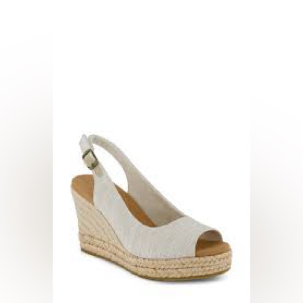 STEVE MADDEN, the Camilla Naturel sandals!